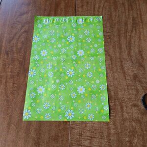 Lime Green Daisy Flower Polymailers 25ct.